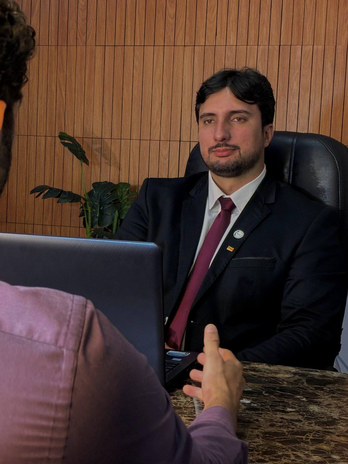 Dr. Gutemberg em consulta